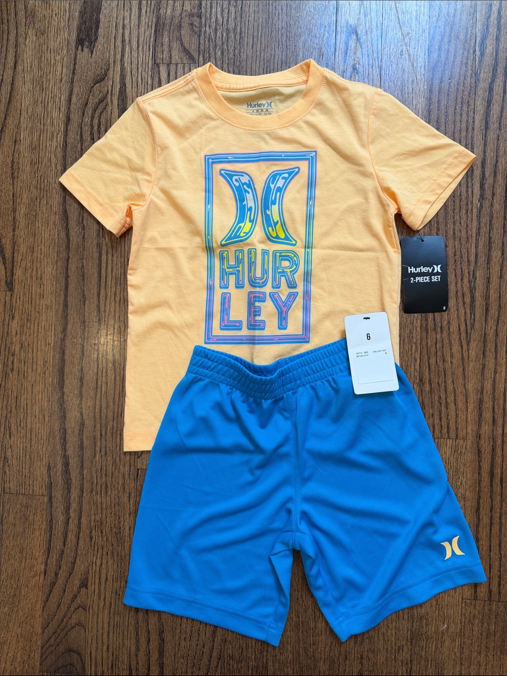 NWT  Boys Hurley 2 piece set, shirt and shorts, size 6
